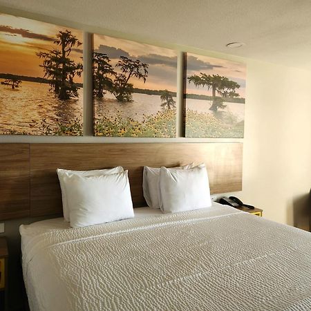 Days Inn By Wyndham Lafayette Scott Екстер'єр фото