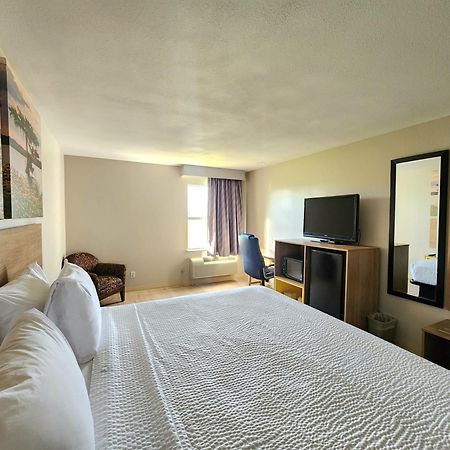 Days Inn By Wyndham Lafayette Scott Екстер'єр фото