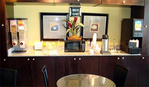 Days Inn By Wyndham Lafayette Scott Екстер'єр фото